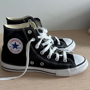 Converse Black and White High-Tops like new